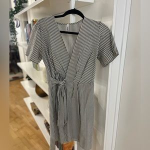2Hearts Seersucker Striped Wrap Dress Size Small